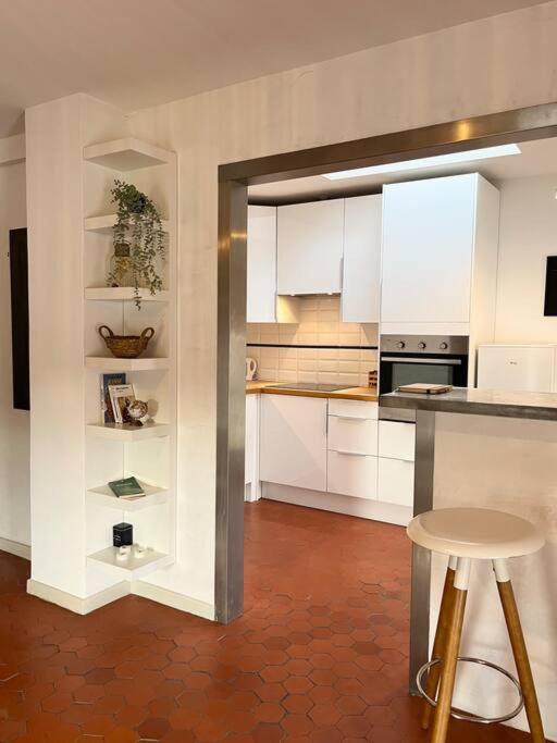 Appartement A Pied Du Centre Avec Place De Parking Arles Esterno foto