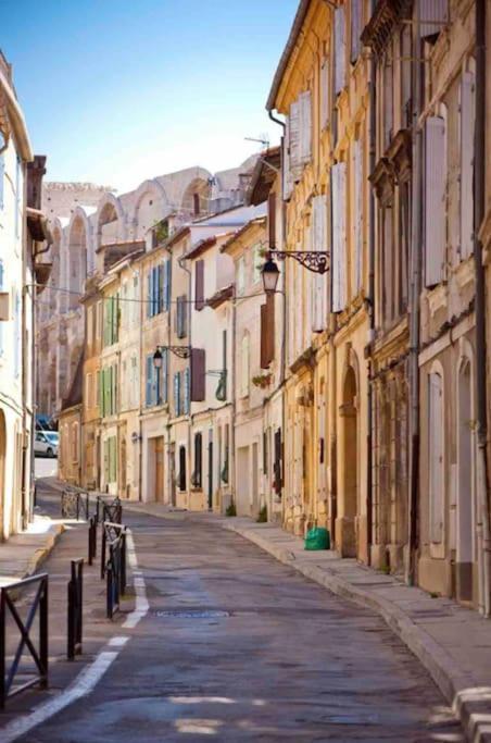 Appartement A Pied Du Centre Avec Place De Parking Arles Esterno foto